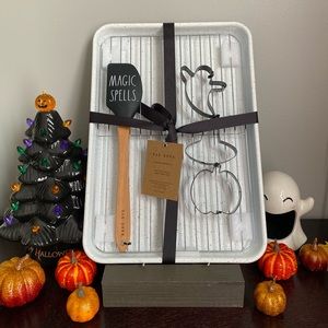 Rae Dunn Bakeware Set